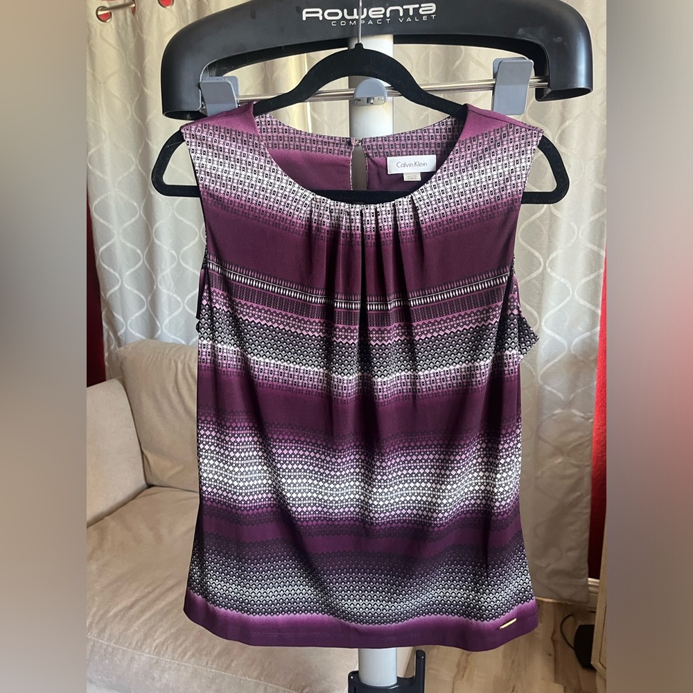 Calvin Klein stylish sleeveless Pattern Top. Flattering silhouette.